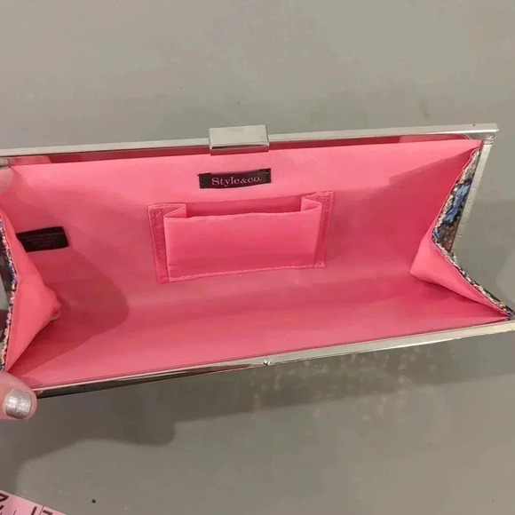 Embroidered Sequin Clutch - Picture 4 of 6